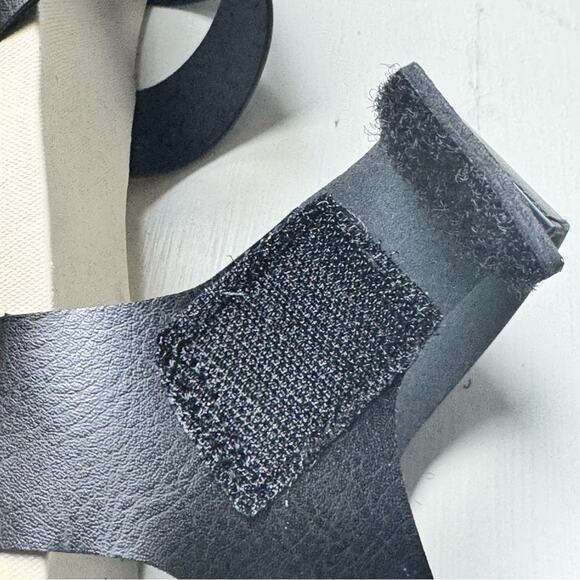 Time and Tru Adjustable Ankle  Strap So Comfortable Black Sandals Sz 8.5 NWT - Picture 8 of 16